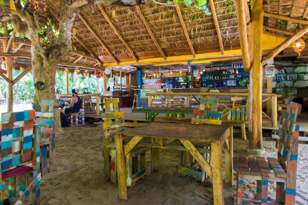 Playa 506 Beachfront Hostel Puerto Viejo de Talamanca Екстер'єр фото