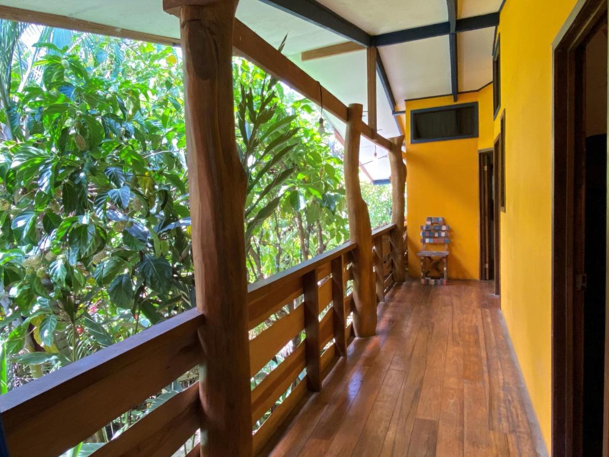 Playa 506 Beachfront Hostel Puerto Viejo de Talamanca Екстер'єр фото