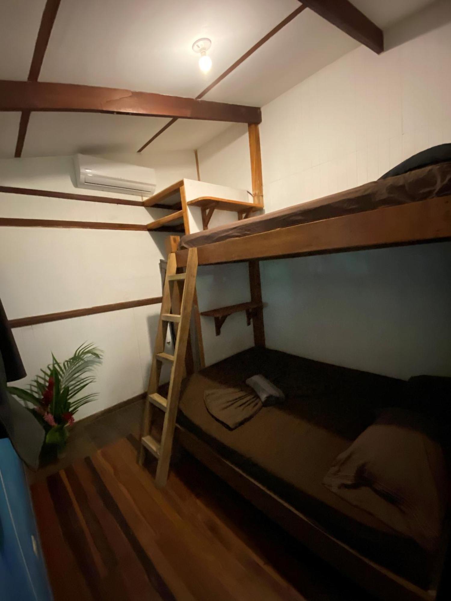 Playa 506 Beachfront Hostel Puerto Viejo de Talamanca Номер фото