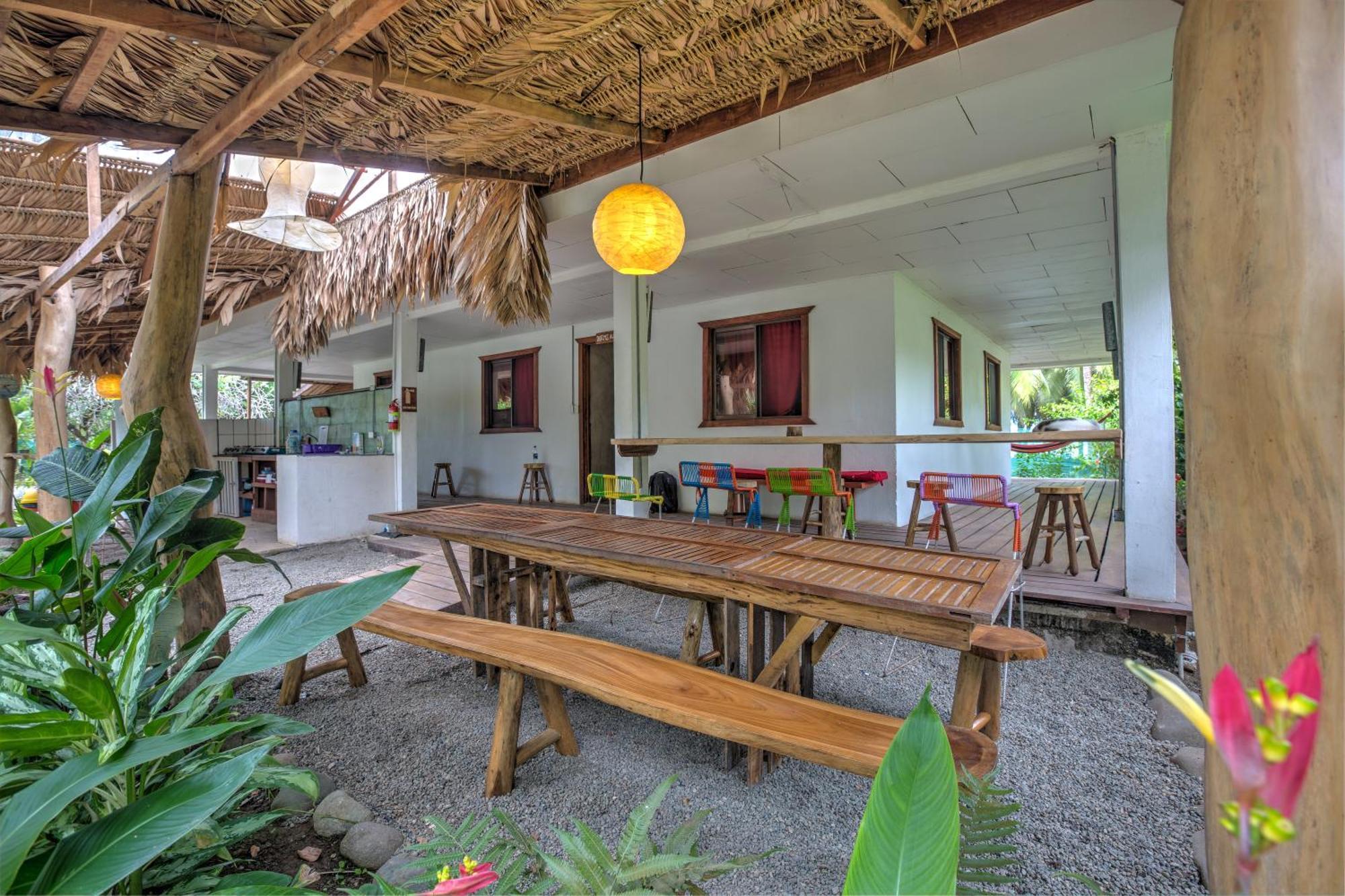Playa 506 Beachfront Hostel Puerto Viejo de Talamanca Екстер'єр фото